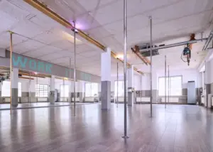 Pole Garage Iserlohn großer Poleraum