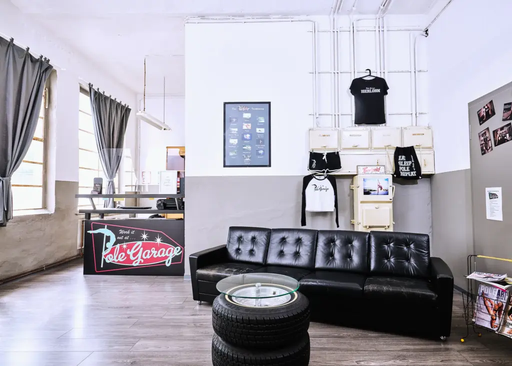 pole garage iserlohn empfangsbereich